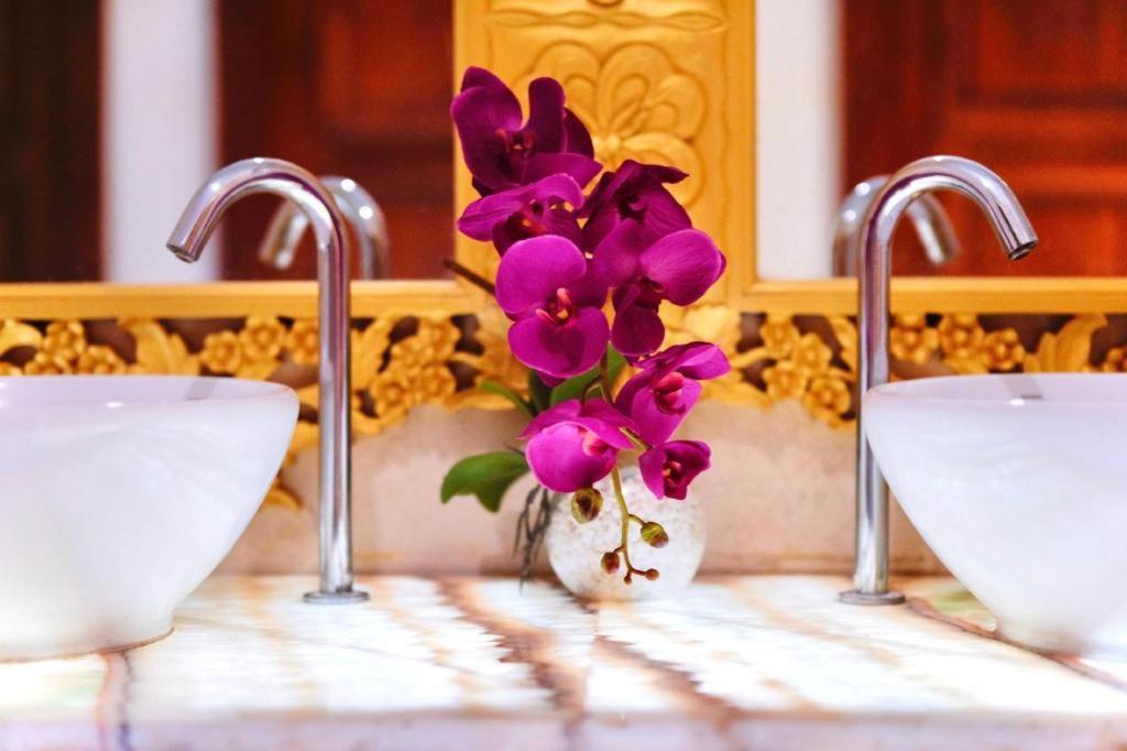 Kj Hotel Yogyakarta Exterior foto