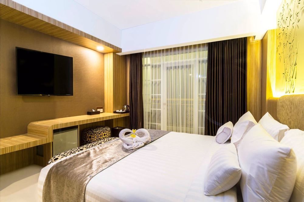 Kj Hotel Yogyakarta Exterior foto