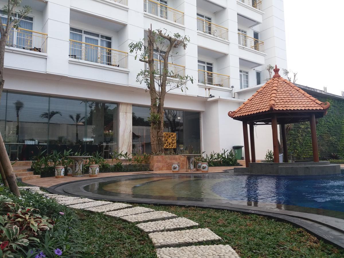 Kj Hotel Yogyakarta Exterior foto