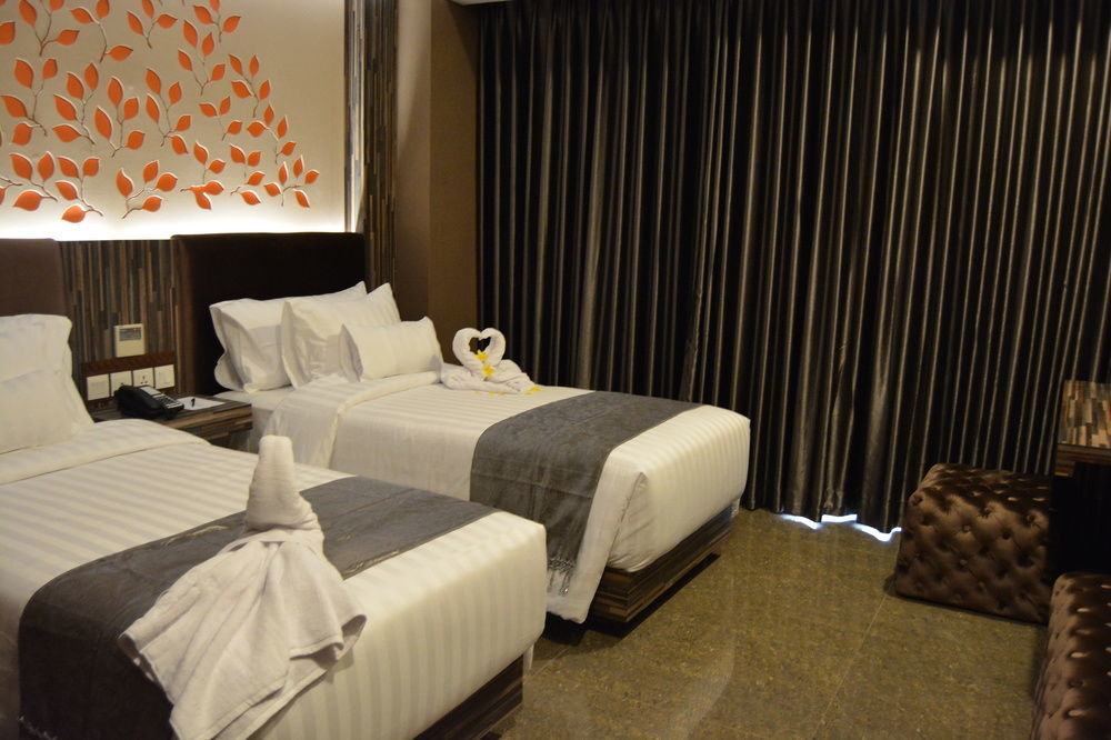 Kj Hotel Yogyakarta Exterior foto